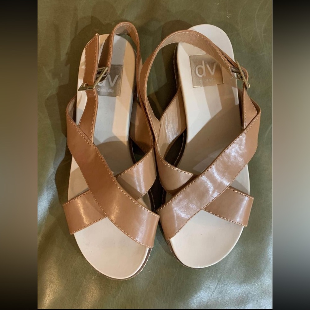 Dolce Vita Cute Brown Sandals size 6